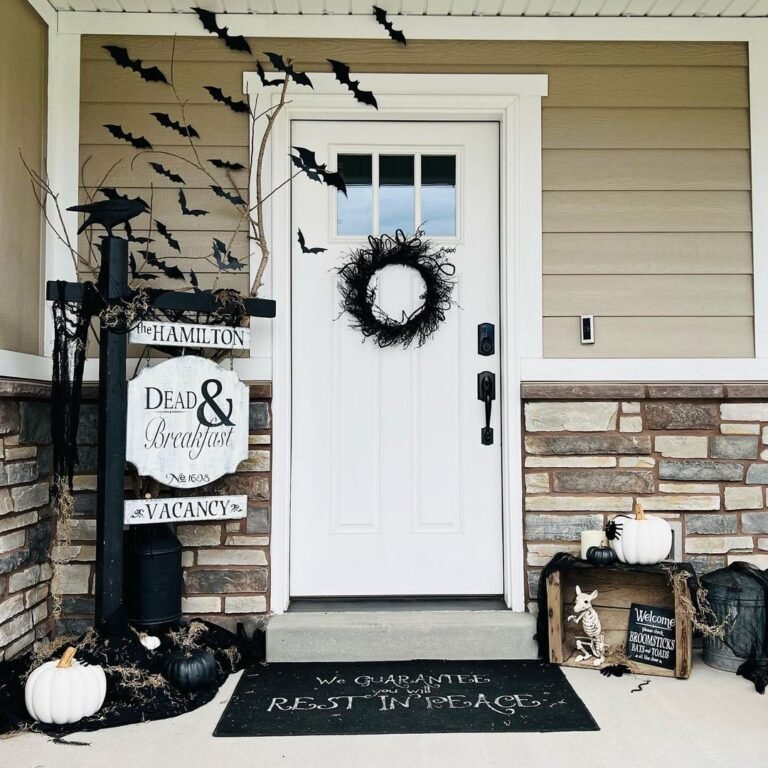 19 Easy Halloween Porch Decorations - Finance Stallion