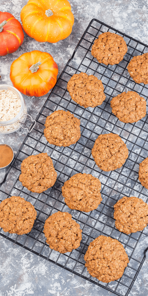 soft chewy easy brown butter pumpkin oatmeal cookies with cinnamon and nutmeg fall cookies fall snacks fall treats thanksgiving cookies thanksgiving treats thanksgiving snacks thanksgiving recipes fall recipes pumpkin cookies pumpkin treats pumpkin spice cookies oatmeal cookies fall oatmeal cookies