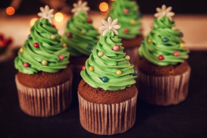 simple easy Christmas cupcakes decoration